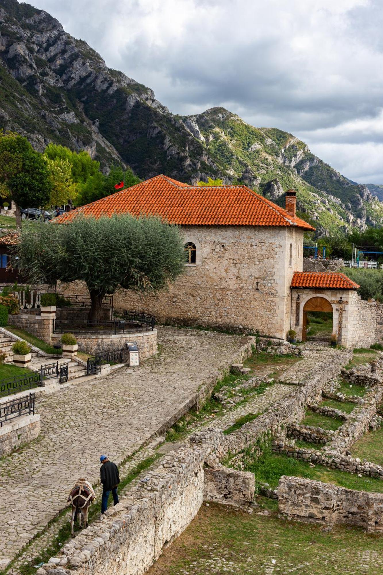 Kruja Albergo Diffuso , Inside Kruja Castle Exterior foto